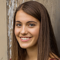 Madeyln headshot