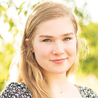 Anna headshot