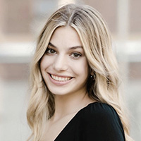 Brenna headshot